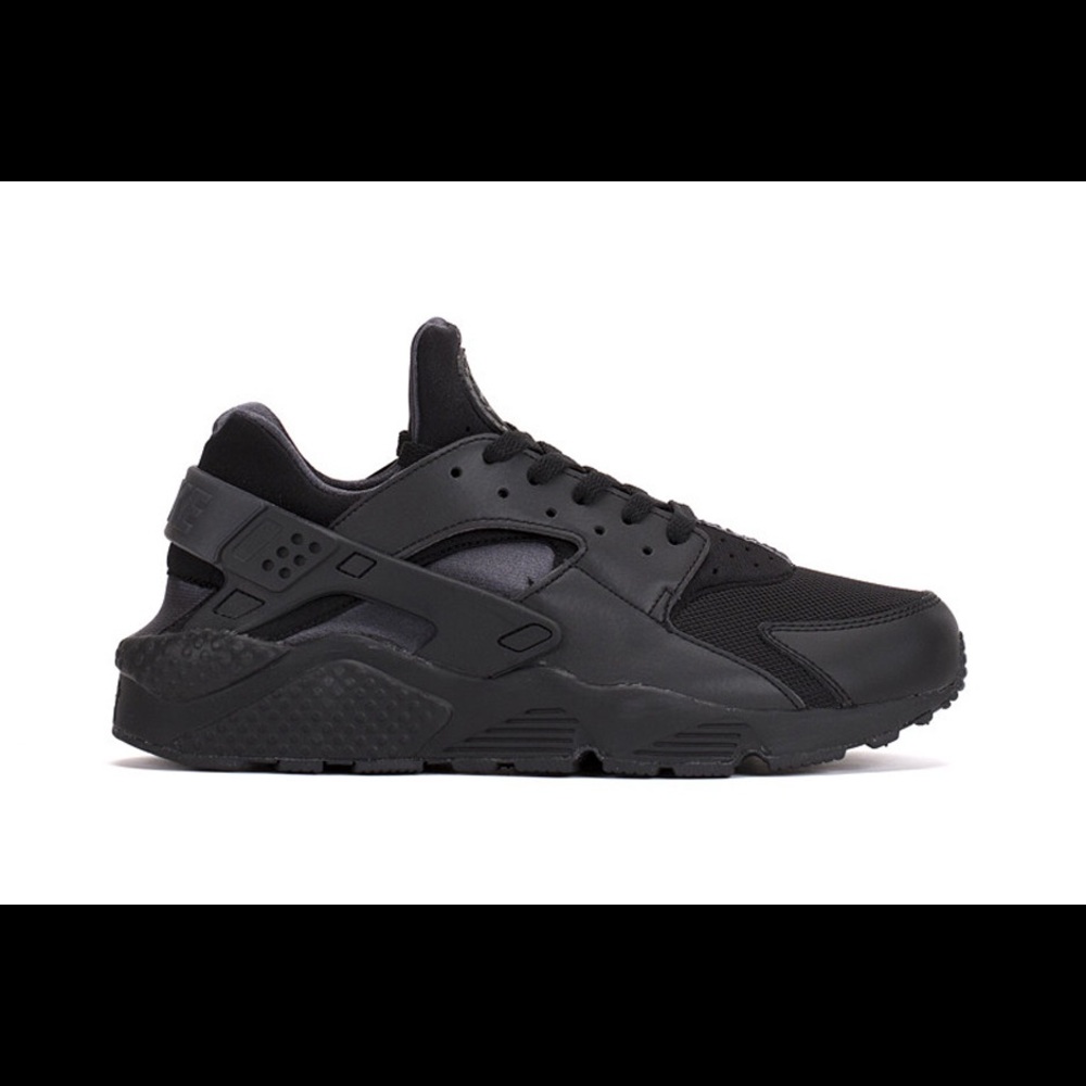 All black Nike Huaraches